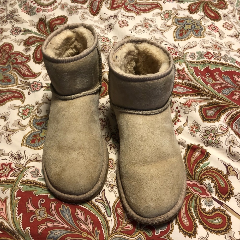 Short UGGs